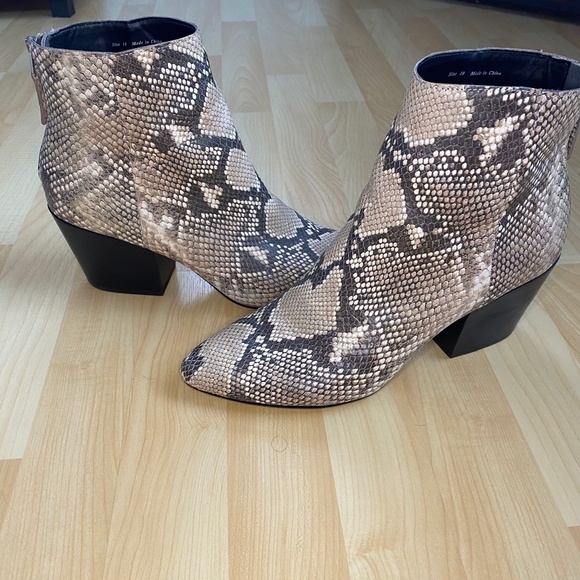 Dolce Vita Shanta Snake Booties Size 10 - Picture 11 of 15